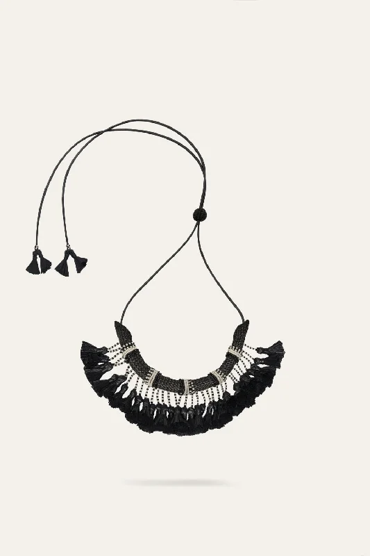 Soberanos Del Mar Necklace in Black