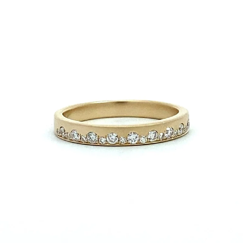 14K Yellow Gold Classic Satin Finish Alternating Diamond Ring