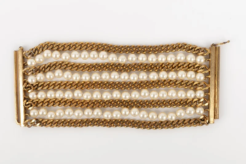 The Perfect Jewelry Piece At The Perfect Price Bracelet de perles nacrées Chanel