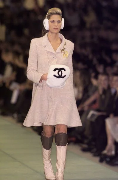 Luxury Meets Affordability – Jewelry Sale Live Now Broche cerf Chanel 2001