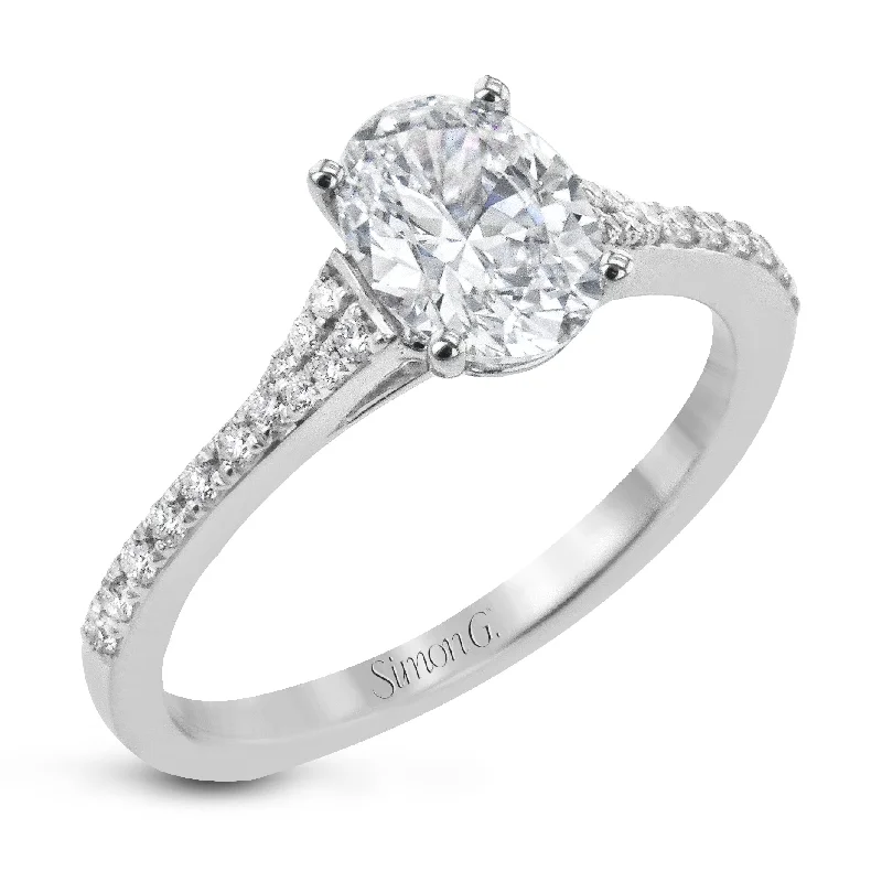 High-End Sparkle, Low-End Prices – Shop Now Oval-Cut Engagement Ring In 18k Gold With Diamonds