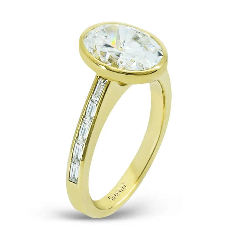 Limited-Stock Jewelry Clearance – Grab Your Favorites Now Oval-cut Engagement Ring in 18k Gold with Diamonds