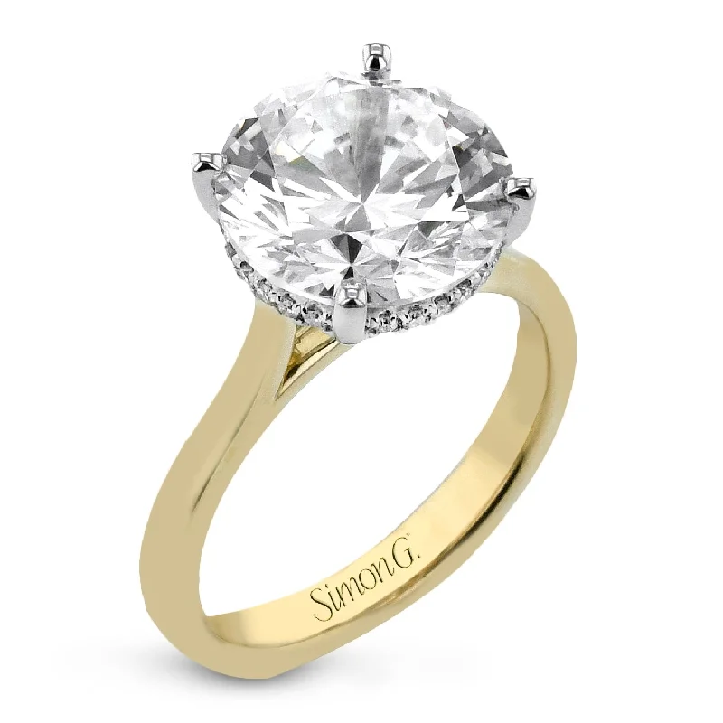 Round-cut Hidden Halo Engagement Ring in 18k Gold with Diamonds