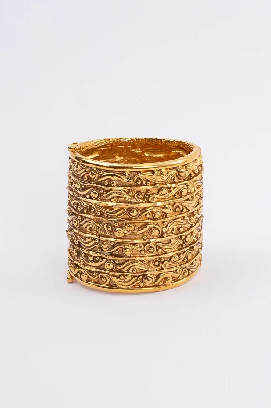 Luxury Jewelry Clearance – Shop Premium Styles Now Bracelet manchette dorée Chanel 1980s