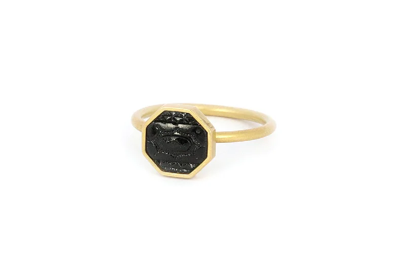 Elegant Jewelry At Unbeatable Prices – Shop Today Noir 'Dinah' 18K Gold Ring w. Jet Stone