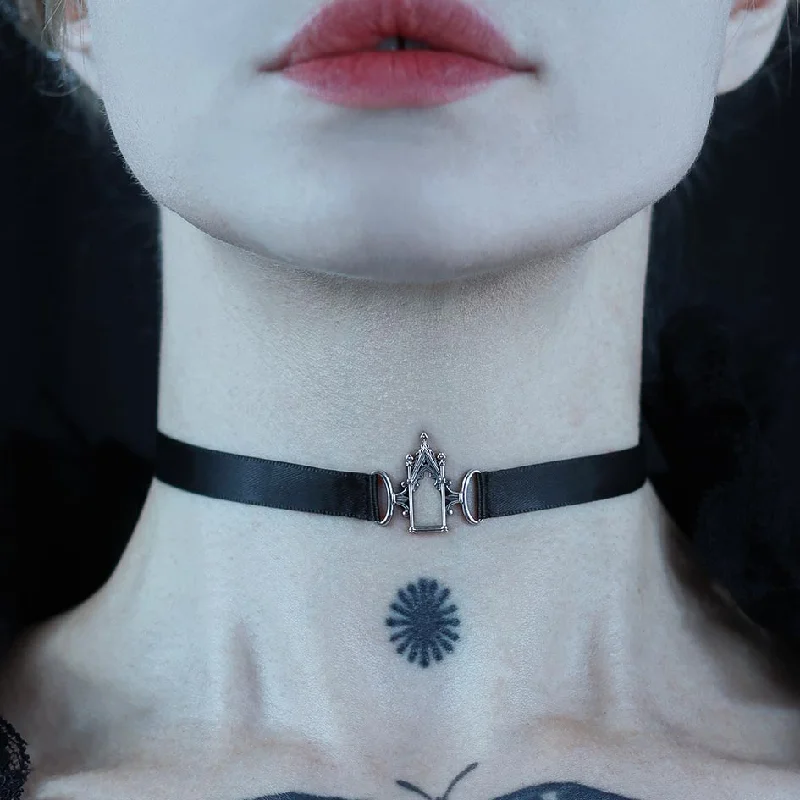 Trendy Minimalist Jewelry For Everyday Wear LENORE. Gothic Arch Window Satin Choker - Silver