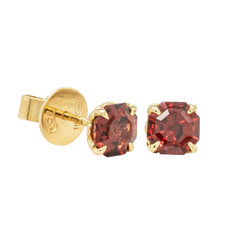 Must-Have Jewelry At Irresistible Discounts 18ct Yellow Gold Garnet Octavia Stud Earrings