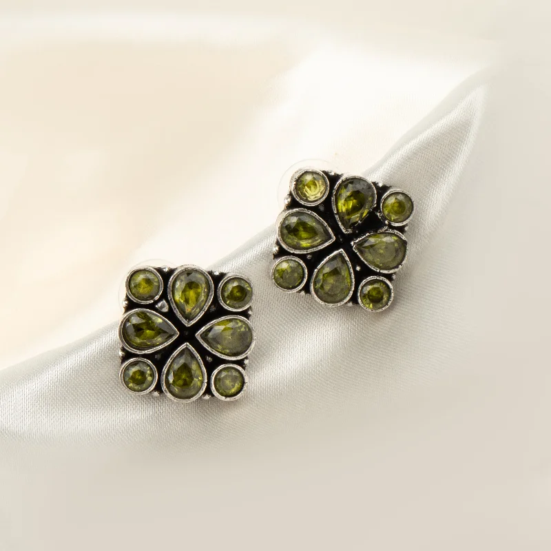 Affordable Glamour – Premium Jewelry At Special Prices Nipura Peridot-green Mrinali Stud Earrings