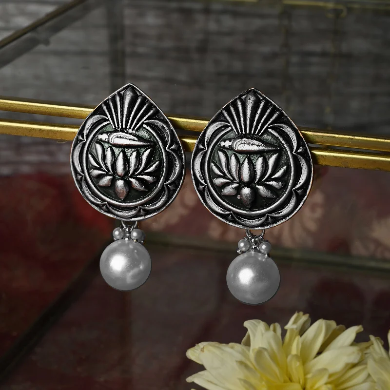 Trending Jewelry Now Available At Exclusive Prices Teejh Rithanya Silver Oxidised Earrings